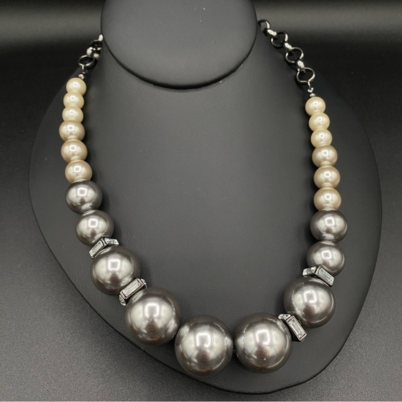 Chunky Graduated Faux Pearl Beaded Necklace in Cream and Gunmetal Grey Rolo - Picture 1 of 11
